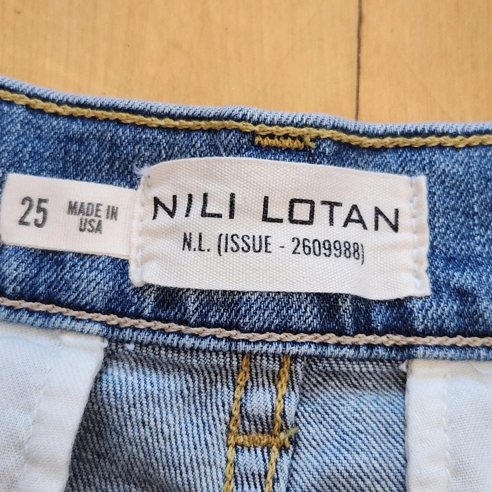 Nili Lotan Flora Pleated Front Wide Leg Jeans in Faded Wash - 25 - Picture 3 of 12